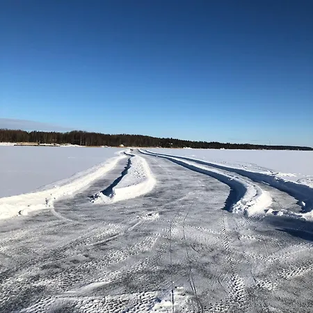 Tunnelmallinen Kaksio Hirsitalossa *
