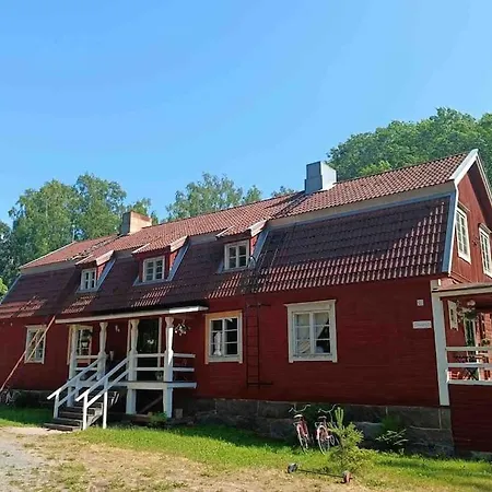 Tunnelmallinen Kaksio Hirsitalossa